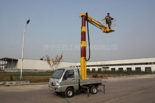 點(diǎn)擊查看詳細(xì)信息<br>標(biāo)題：小型高空作業(yè)車 閱讀次數(shù)：2723