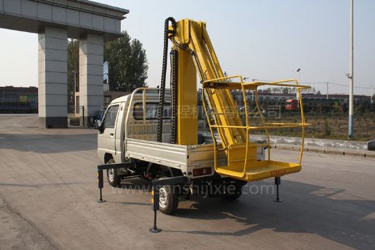 點(diǎn)擊查看詳細(xì)信息<br>標(biāo)題：小型電動(dòng)高空作業(yè)車 閱讀次數(shù)：2998