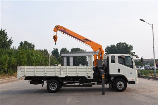 點(diǎn)擊查看詳細(xì)信息<br>標(biāo)題：5噸凱馬隨車(chē)吊3節(jié)臂 閱讀次數(shù)：2460