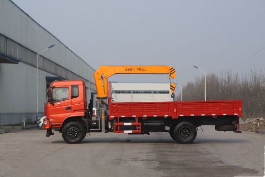 點擊查看詳細(xì)信息<br>標(biāo)題：6.3噸東風(fēng)180馬力隨車吊 閱讀次數(shù)：1575