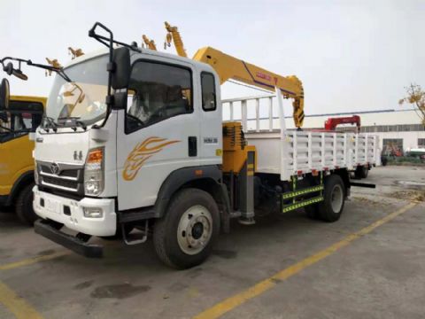 點擊查看詳細(xì)信息<br>標(biāo)題：5噸重汽豪曼隨車吊 閱讀次數(shù)：2633